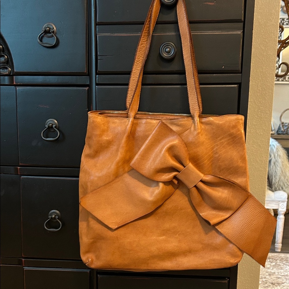 NEW LISTING! BRAND NEW! SUNDANCE Leather Tote Bag with Statement Bow - Tan
